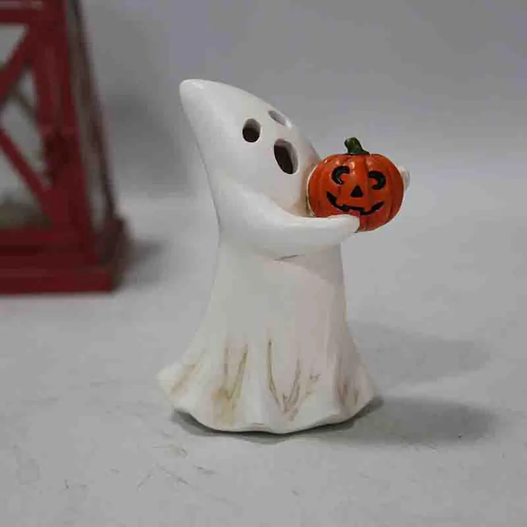 

Friendly Holding Pumpkin Realistic Indoor Yard Bedroom Bedside Statue Nightlight Halloween Desktop Decor