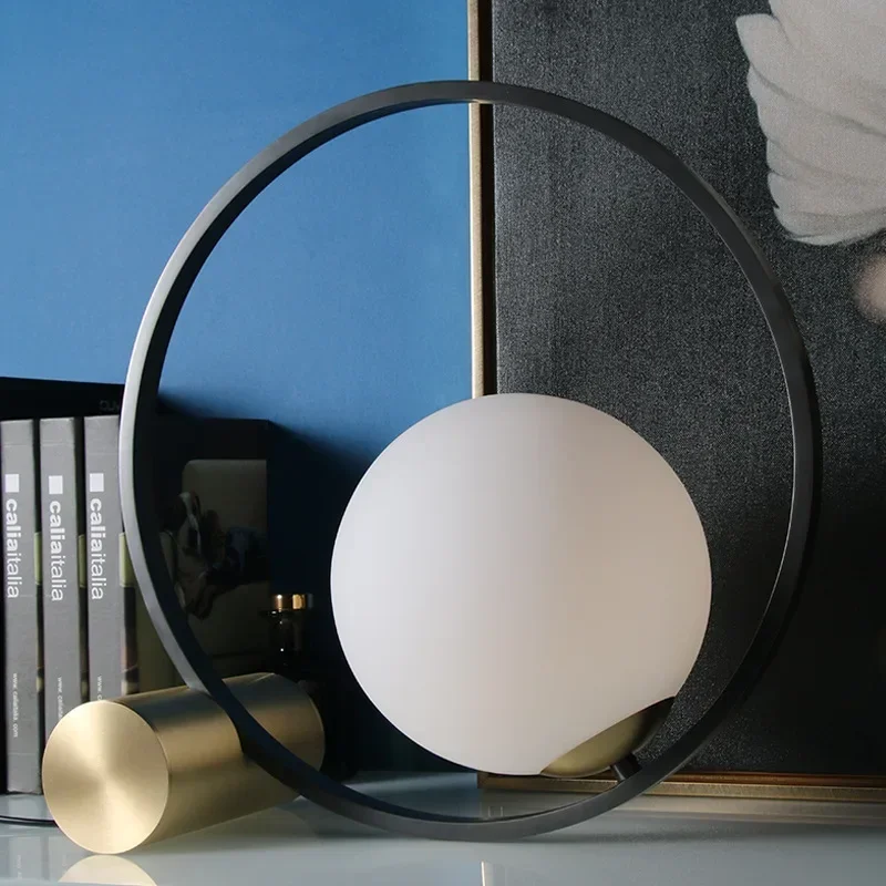 Оригинальная настольная лампа в скандинавском стиле современная простая