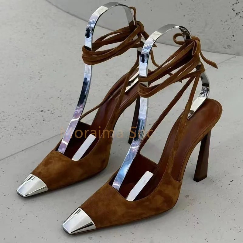 

Коричневые женские босоножки на высоком каблуке, Новинка лета 2023, Детская замшевая обувь с металлическим декором в стиле ретро на шнуровке, женские босоножки с закрытым носком