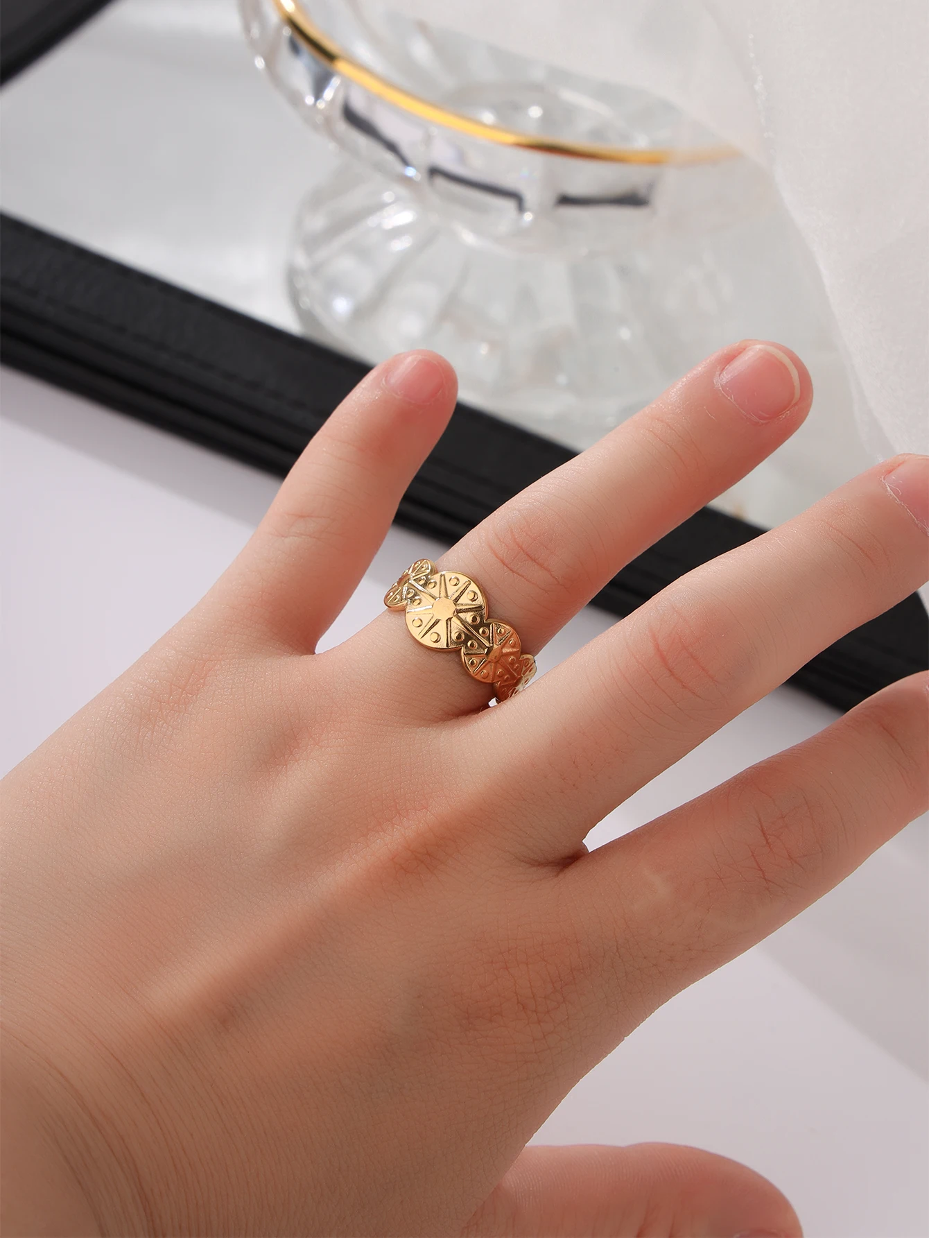 European and American Fashion Stainless Steel Octagon Star Ring Personalized Geometric Round Living Ring for Men and Women