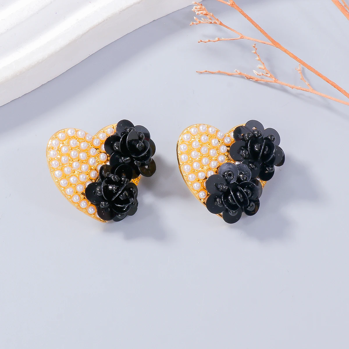 Новинка 2024 элегантные женские серьги-гвоздики в форме сердца эффектные