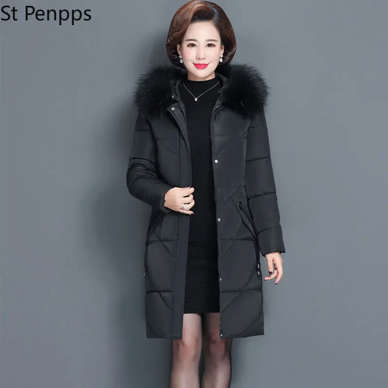 Женская Длинная зимняя куртка с цветным меховым воротником и капюшоном |