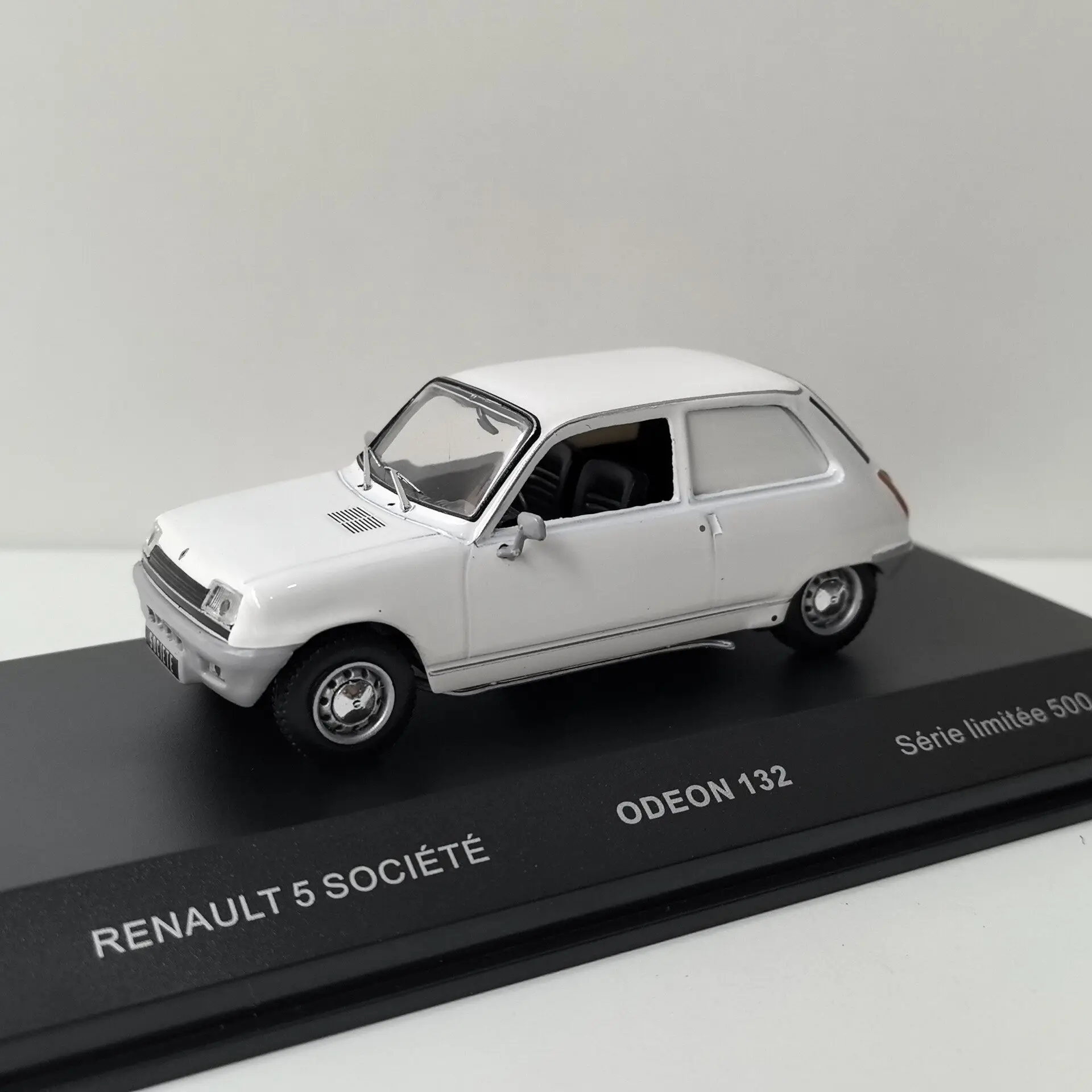 Фото Масштабная модель автомобиля ODEON 1/43 RENAULT 5 SOCIETE 2S из литого металла №3