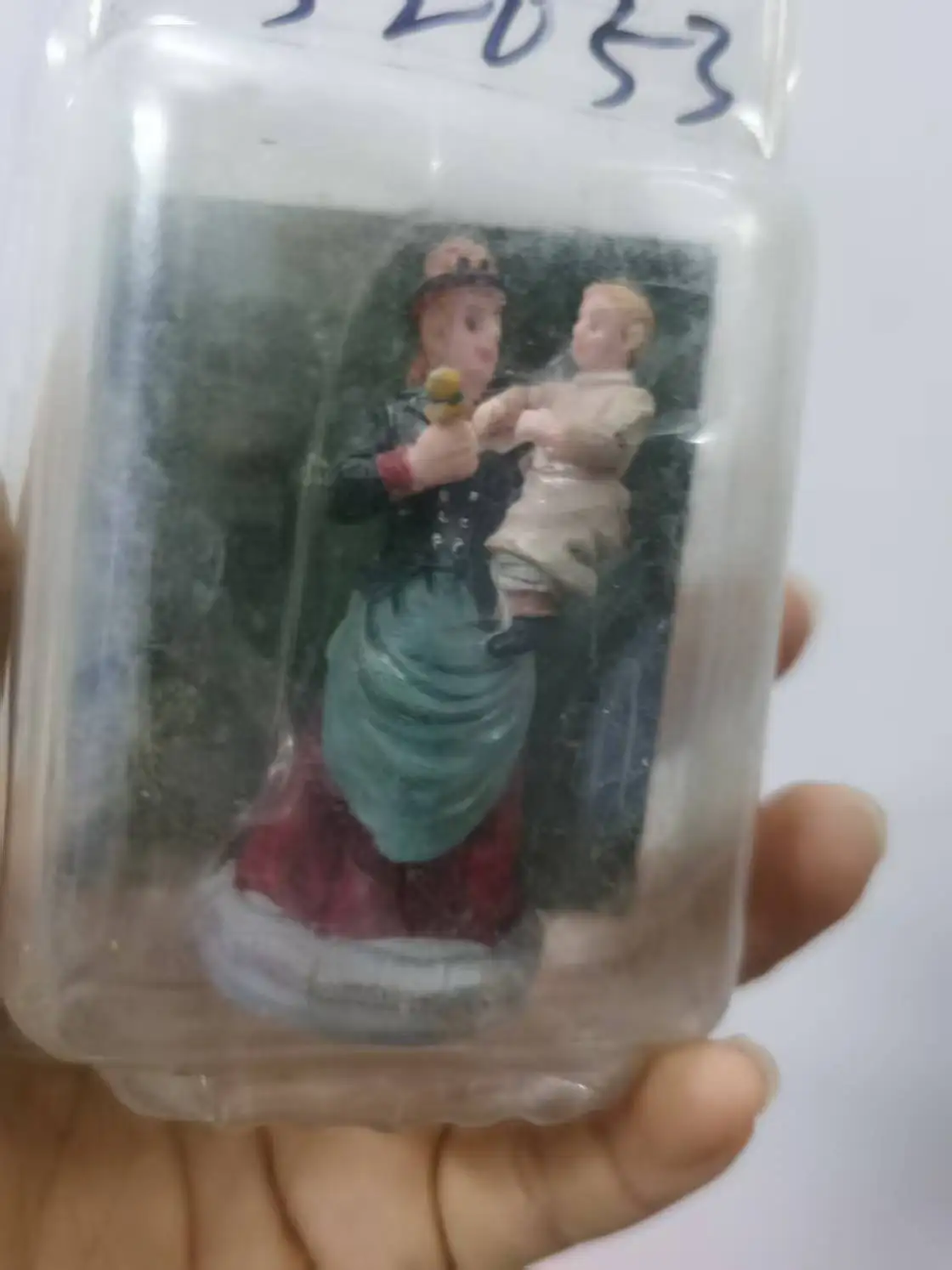 Фигурка из смолы 