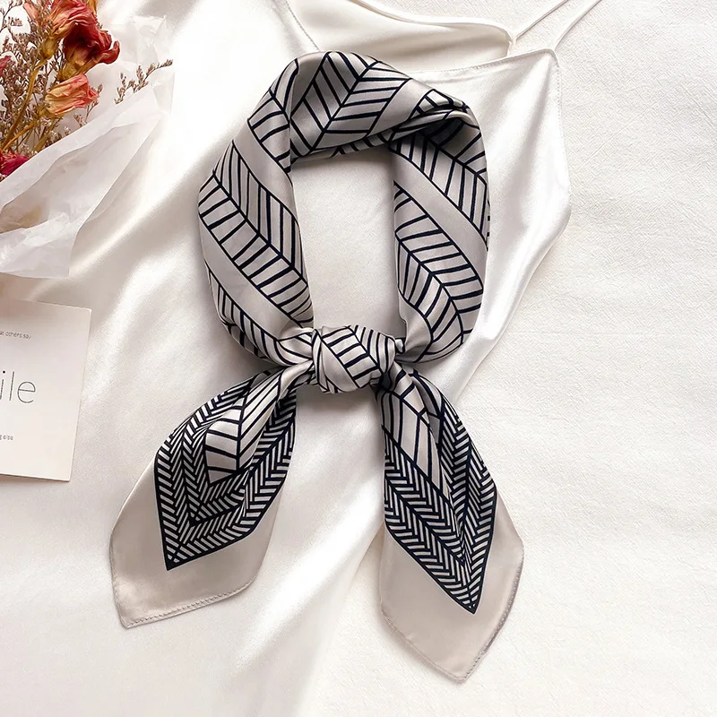 

Luxury Brand Silk Square Scarf Women Foulard Bandana Plaid Print Neck Scarf Hairbands 70cm Shawls Wraps Bufanda 2022 Spring