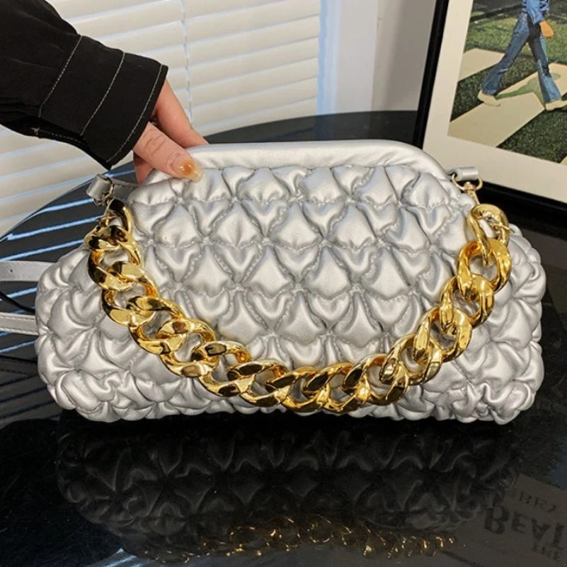 

Сумка на плечо женская кожаная, Роскошный дизайнерский клатч через плечо с толстой цепочкой и декоративным зажимом, открывается в облако