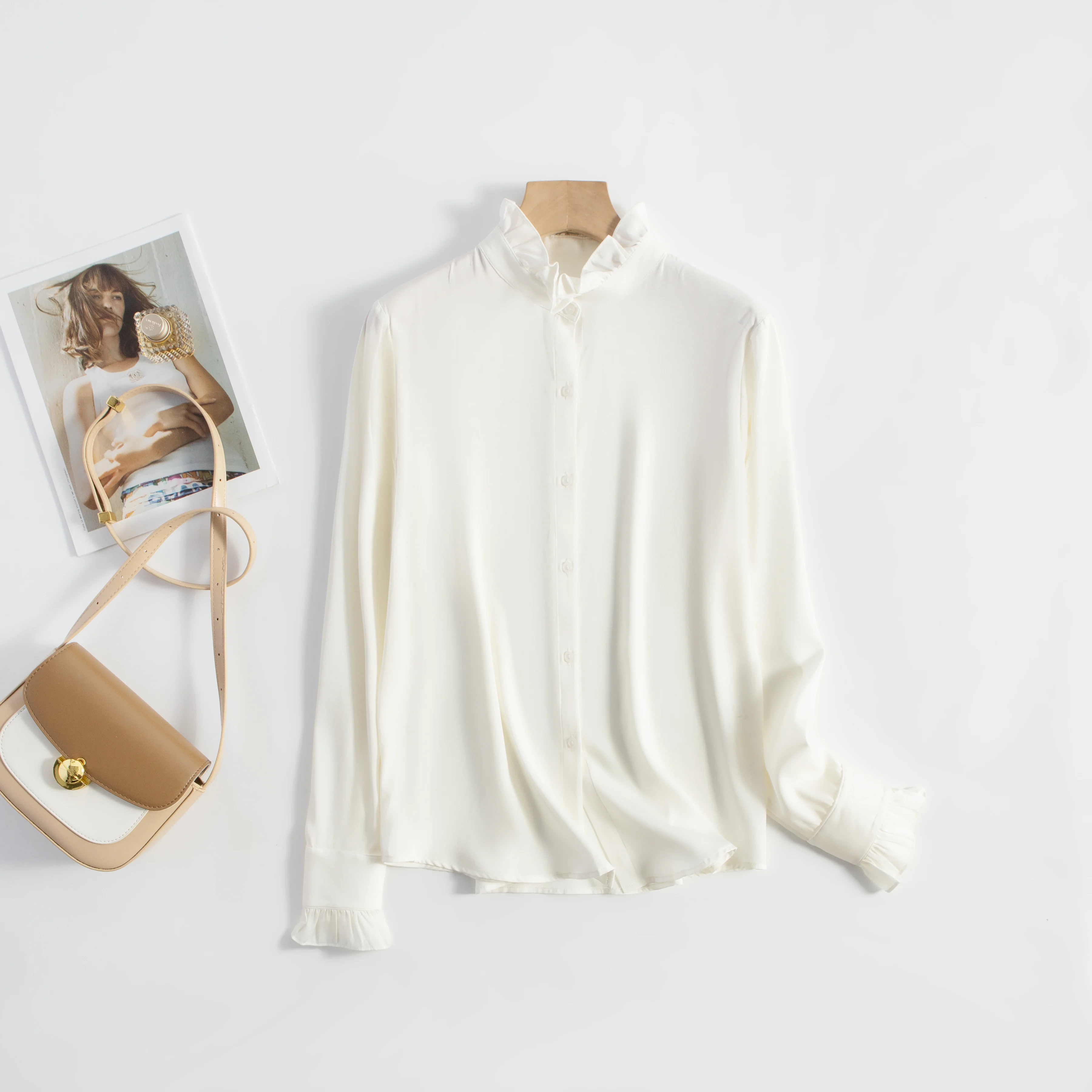 Женская эластичная рубашка с длинным рукавом белая из натурального шелка