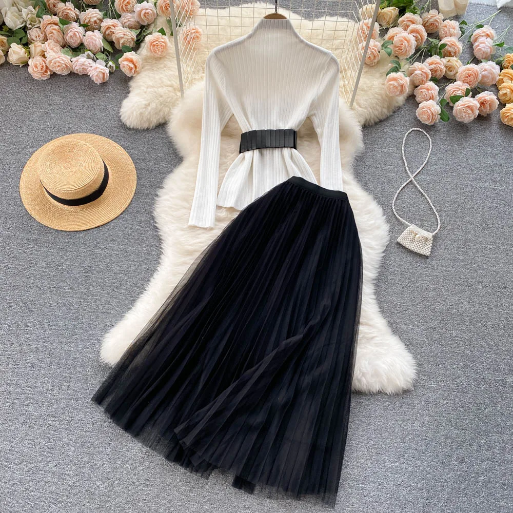 Женский трикотажный комплект из 2 предметов белый свитер с поясом искусственной