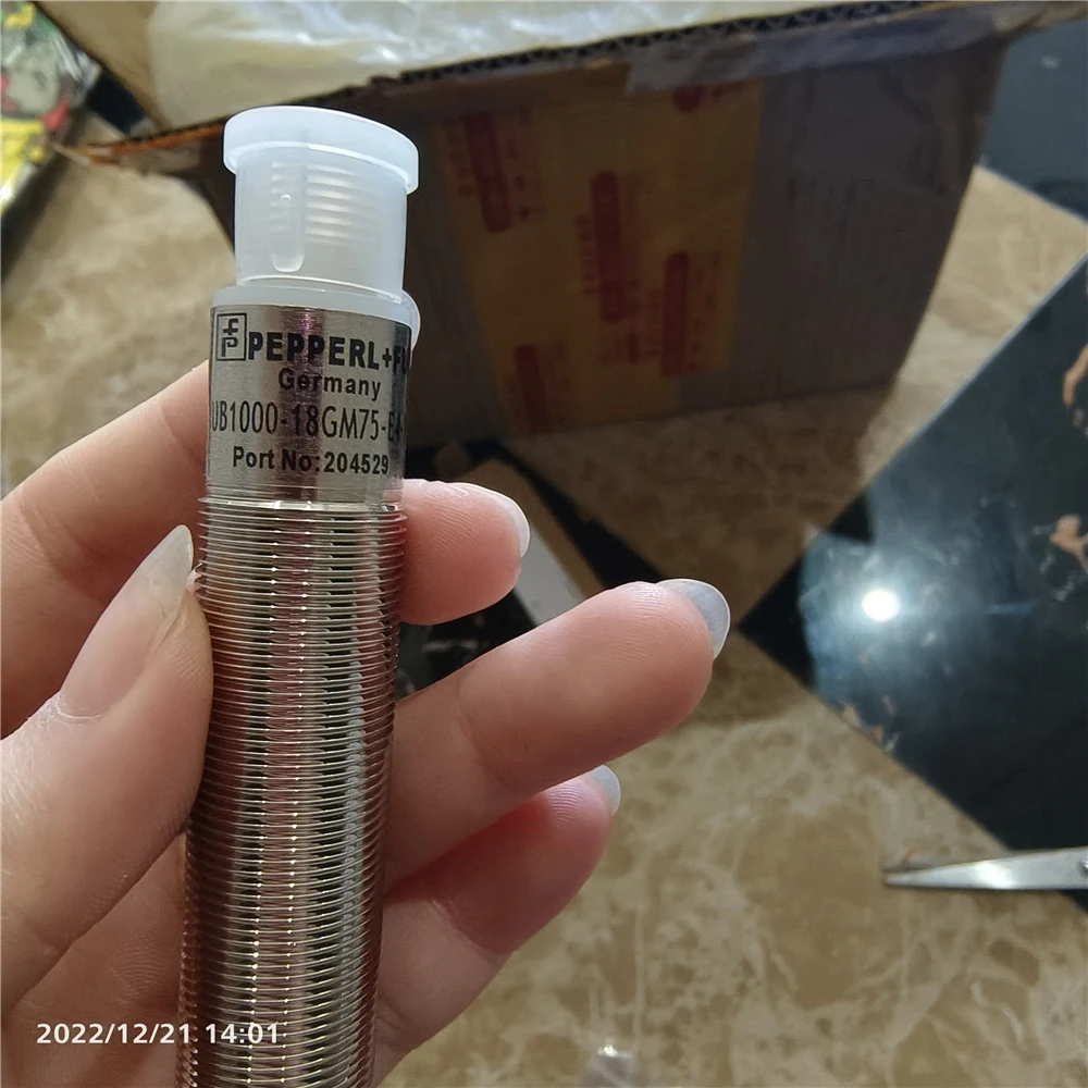 Фото Совершенно новый ультразвуковой датчик UC500-30GM-IUR2-V15, быстрая доставка, новый, высокое качество №1