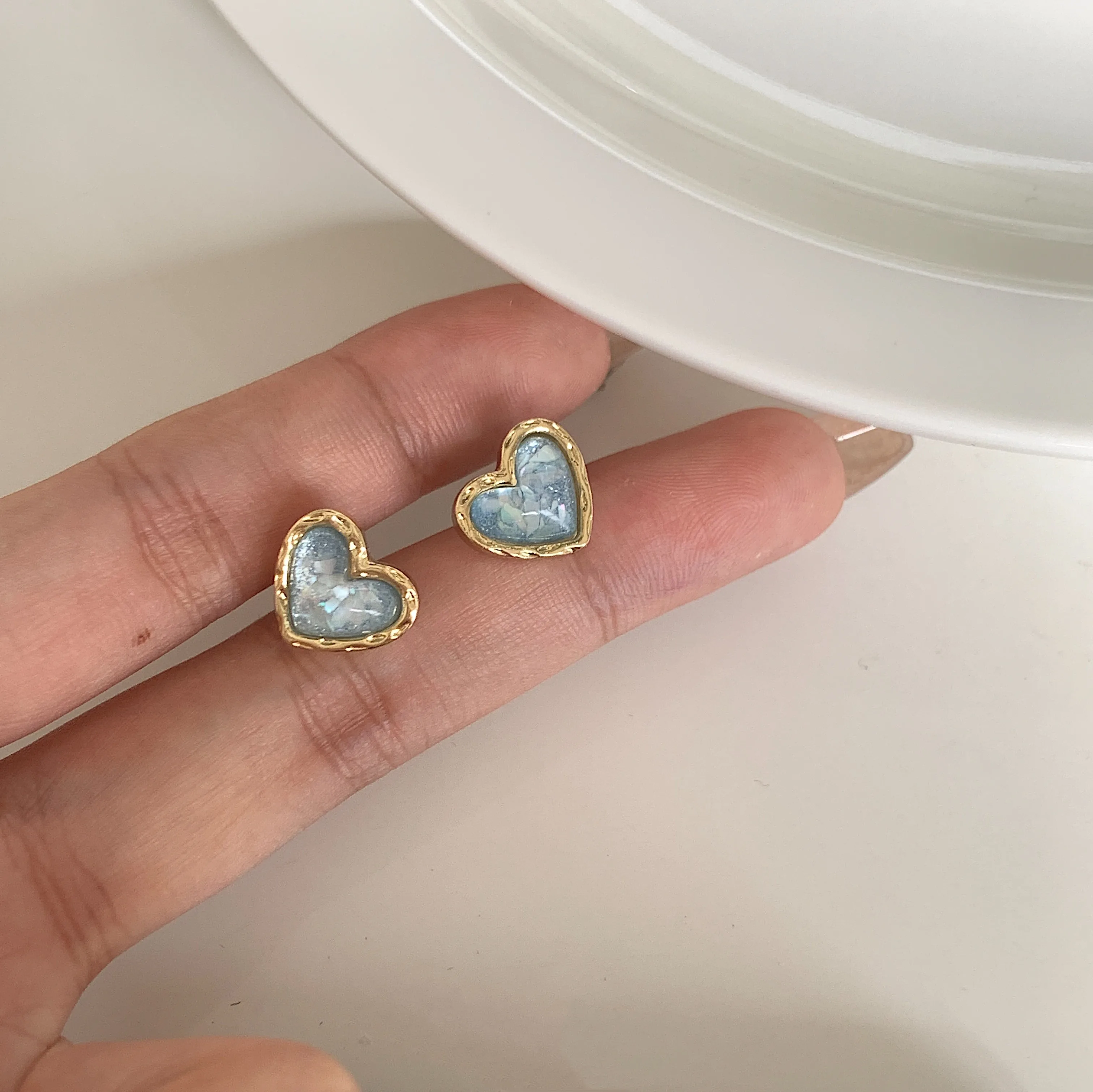 Retro exquisite shell fragments sparkling temperament gentle and elegant women's earrings birthday gift party gift