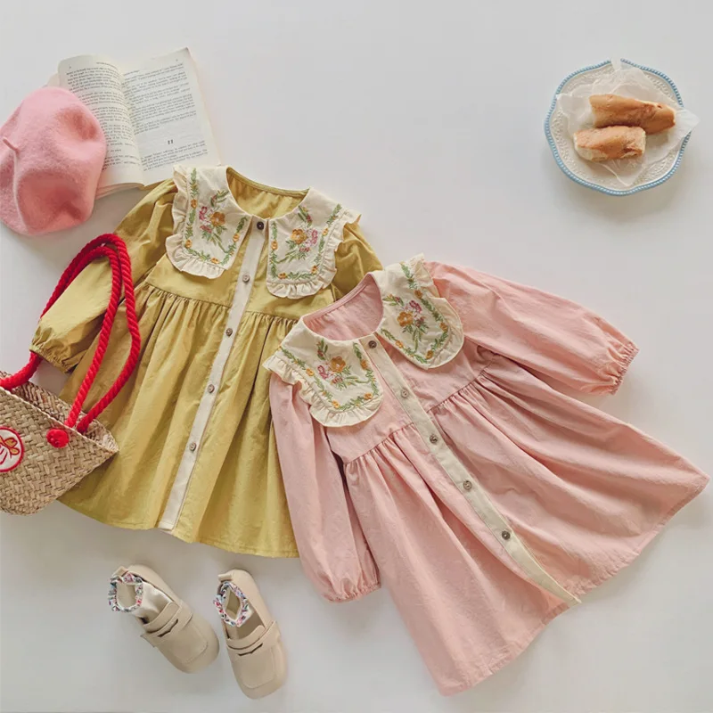 

Винтажное платье для девочек, Новинка осени 2023, детская одежда, детская трапециевидная юбка с цветочной вышивкой, платье на пуговицах с длинными рукавами