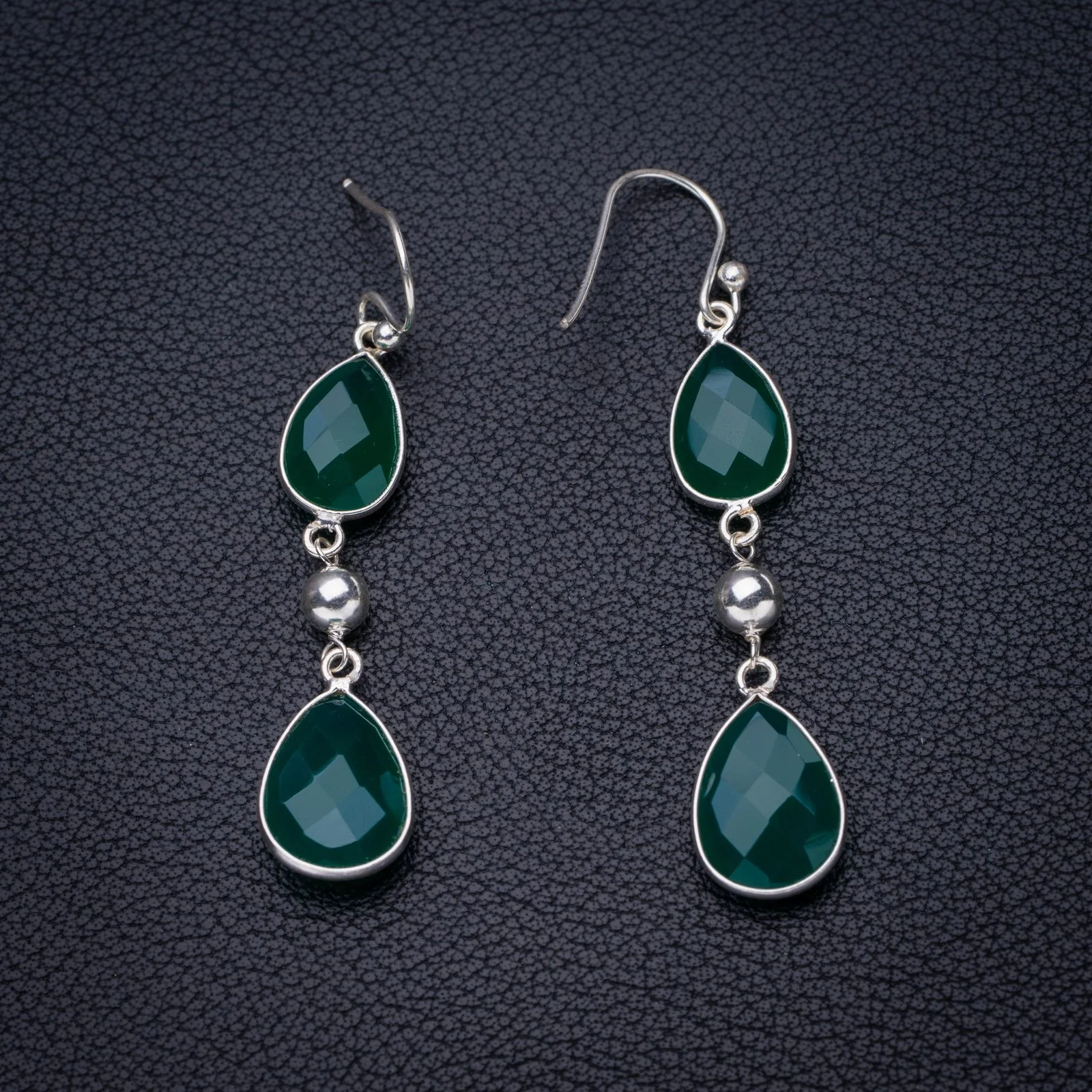 

Серьги из серебра 2,25 дюйма E6518 с природными хризопразами со звездами ручной работы