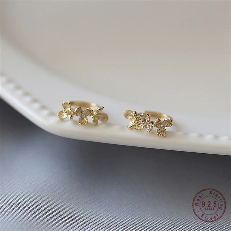 

Женские маленькие серьги из серебра 925 пробы с французскими цветами