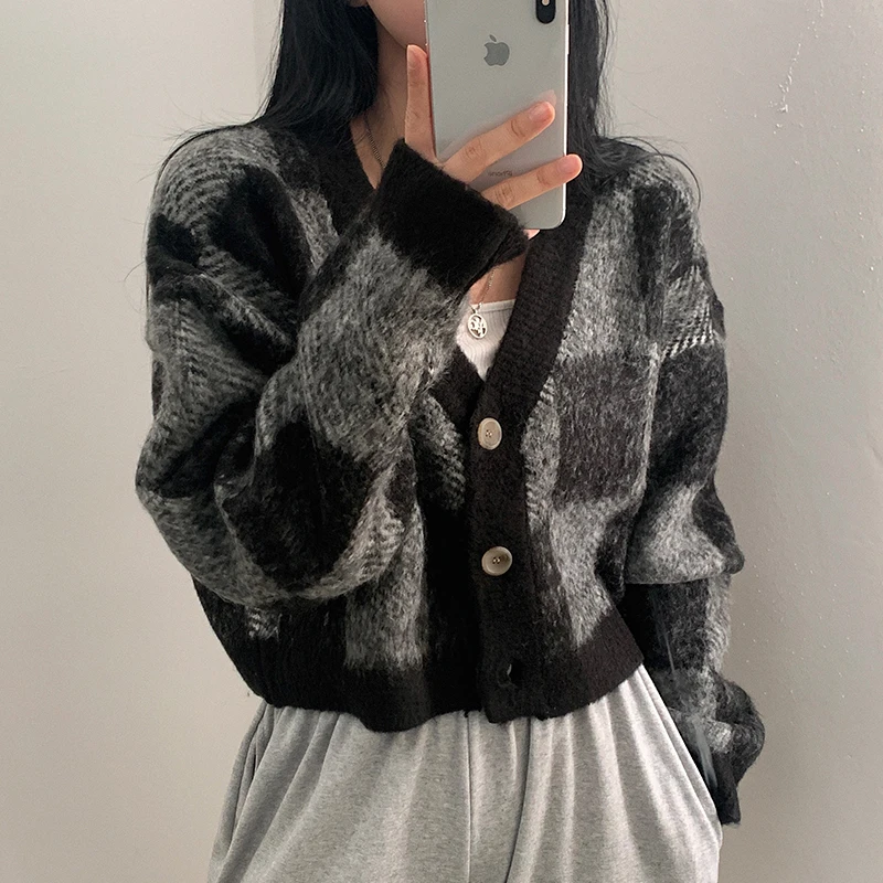 

ZCSMLL Korean Chic Autumn Winter Vintage V-neck Contrast Plaid Design Long Sleeve Knitted Cardigan Sweater Women