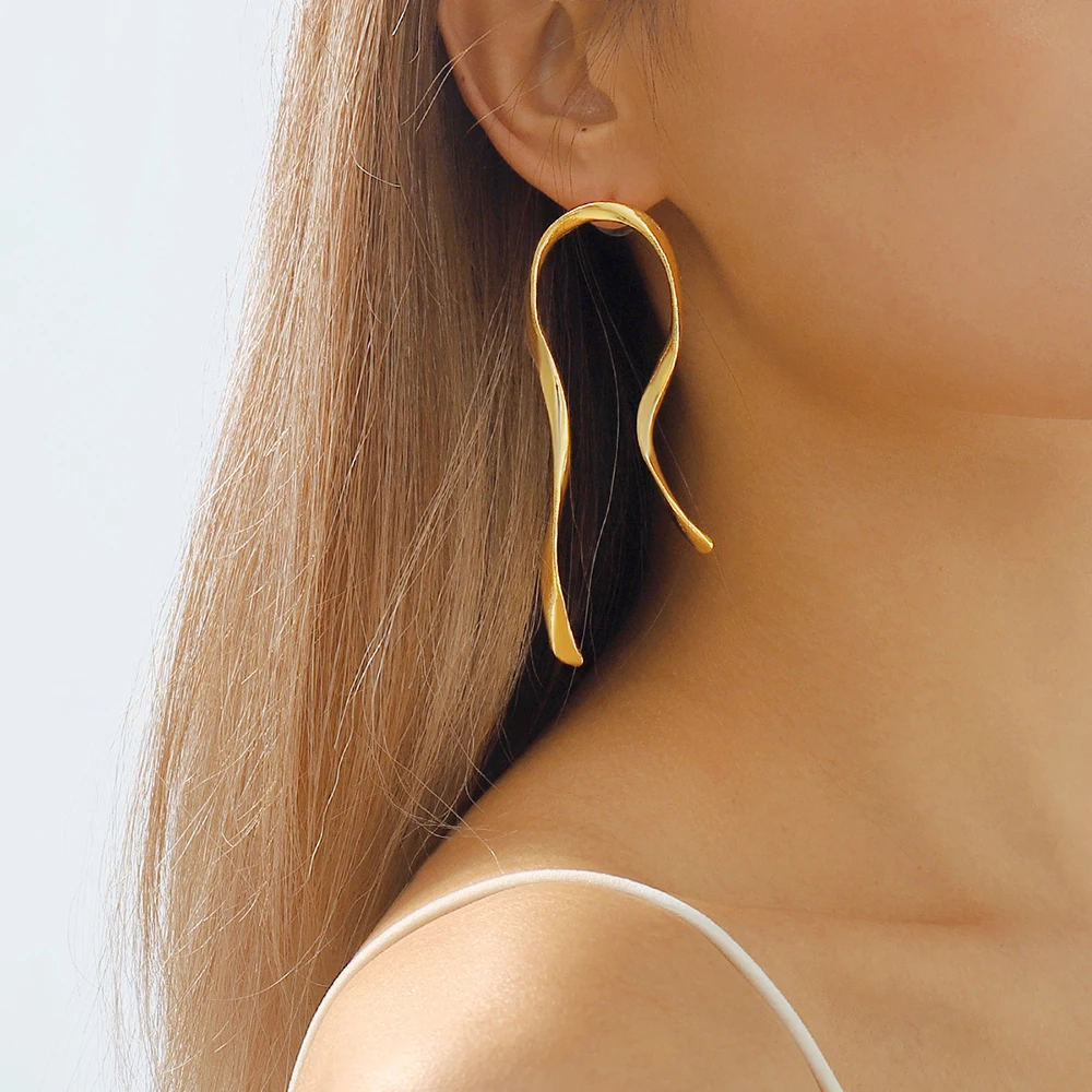 

Simple Exaggerated Metal Asymmetrical Earring Woman Vintage Gold Color Geometric Curved Dangle Earrings Ladies Jewelry Gift