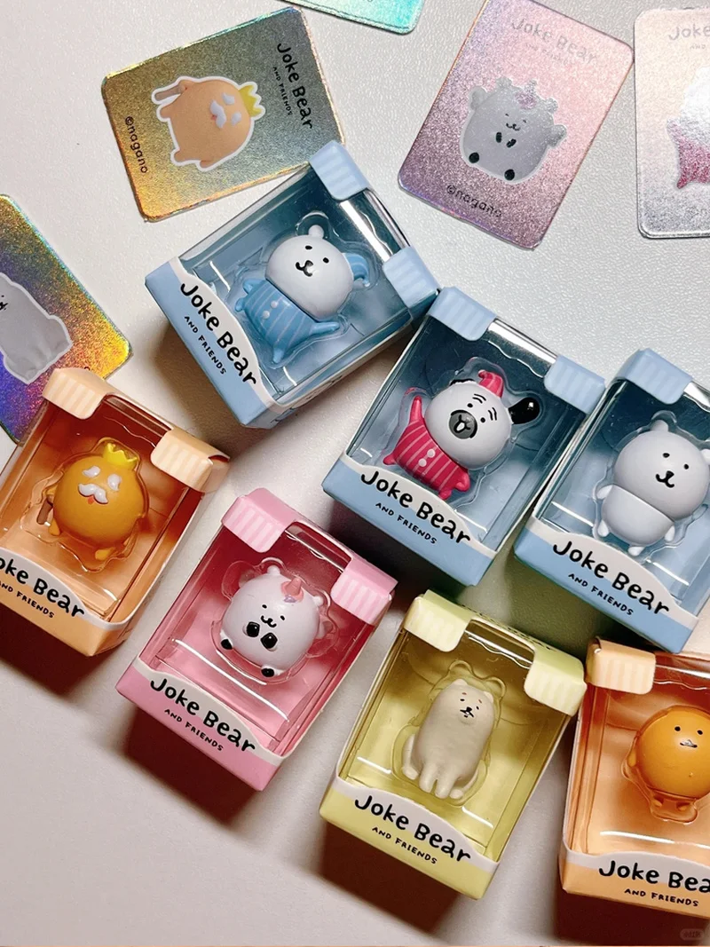 Фото В наличии: Оригинальный набор мини-фигурок Joke Bear And Friends, серия Vol.1, полный комплект из 12 штук, милые коллекционные игрушки, подарок, акриловая подставка для хранения. №2