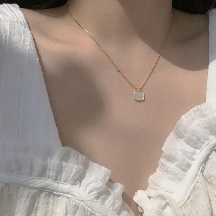 

Design Chocker Necklace Square Simulation Shell Pendant Gold Color Choker Necklaces on Neck Women Jewelry