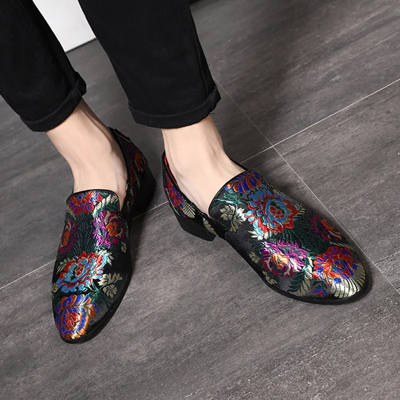 

Coslony Men Embroidered Loafers Soft Comfortable Man Footwear Smoking Slippers Male Wedding and Party Dress Shoes Big Size 37-48