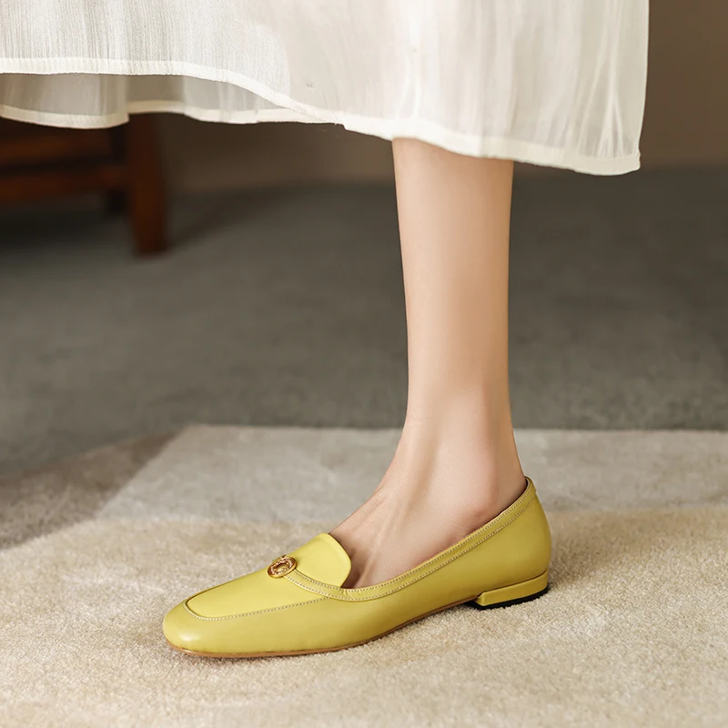 Yellow square head cowhide women's shoes with low heels metal buttons thick heels, cow tendon soles, and women's shoes