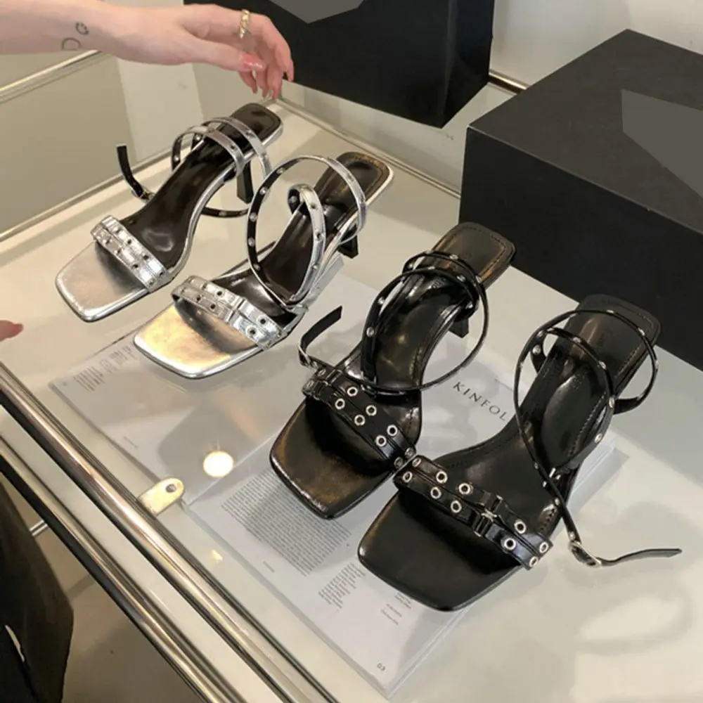 

Женские босоножки с заклепками, модная летняя Классическая обувь, женские босоножки с ремешком на щиколотке, черные, серебристые сексуальные босоножки, женская обувь