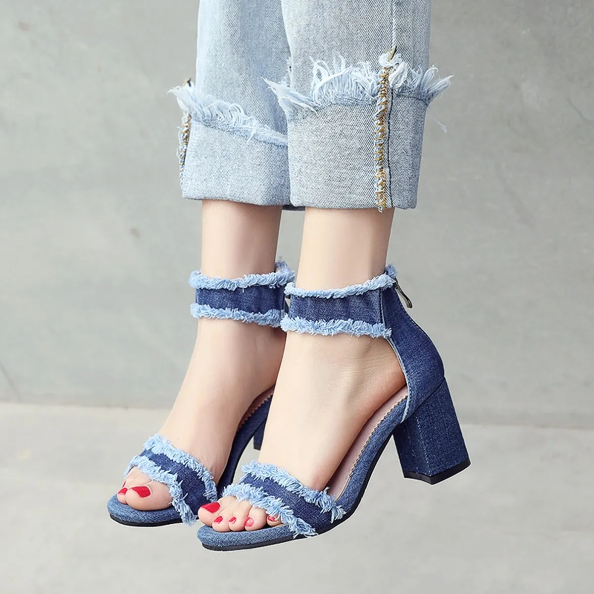 

Женские джинсовые босоножки на высоком каблуке, большие размеры 33