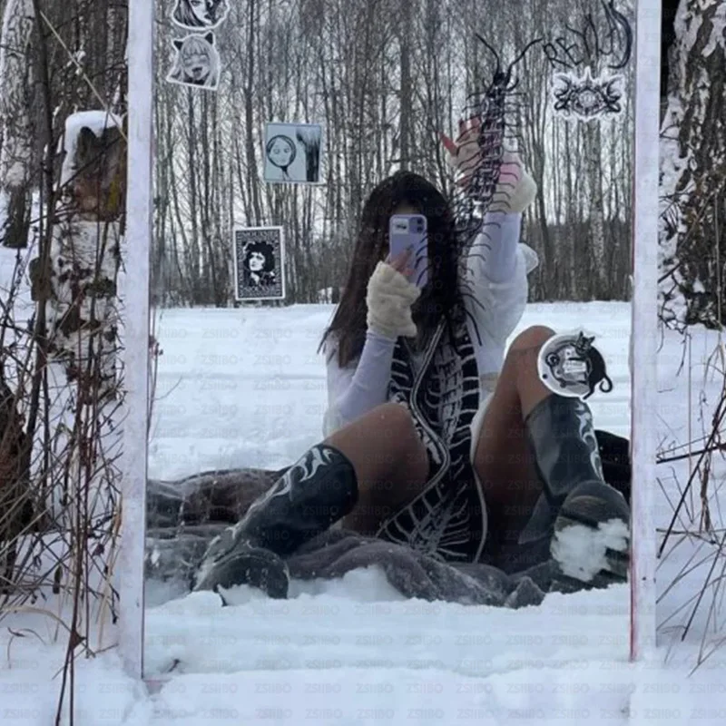 Рисунок 2 - Зимний женский шейный платок TARUXY Y2k с принтом