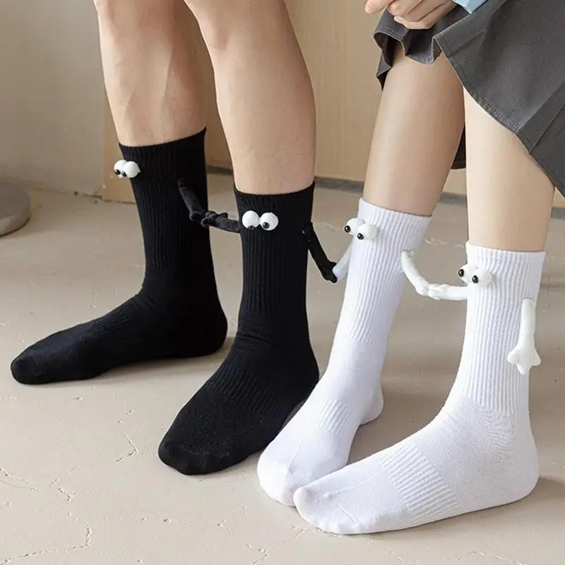 

Забавные креативные магнитные носки с удержанием рук, милые носки средней длины, удобные носки с 3D куклой для пар, носки с удержанием рук, подарки