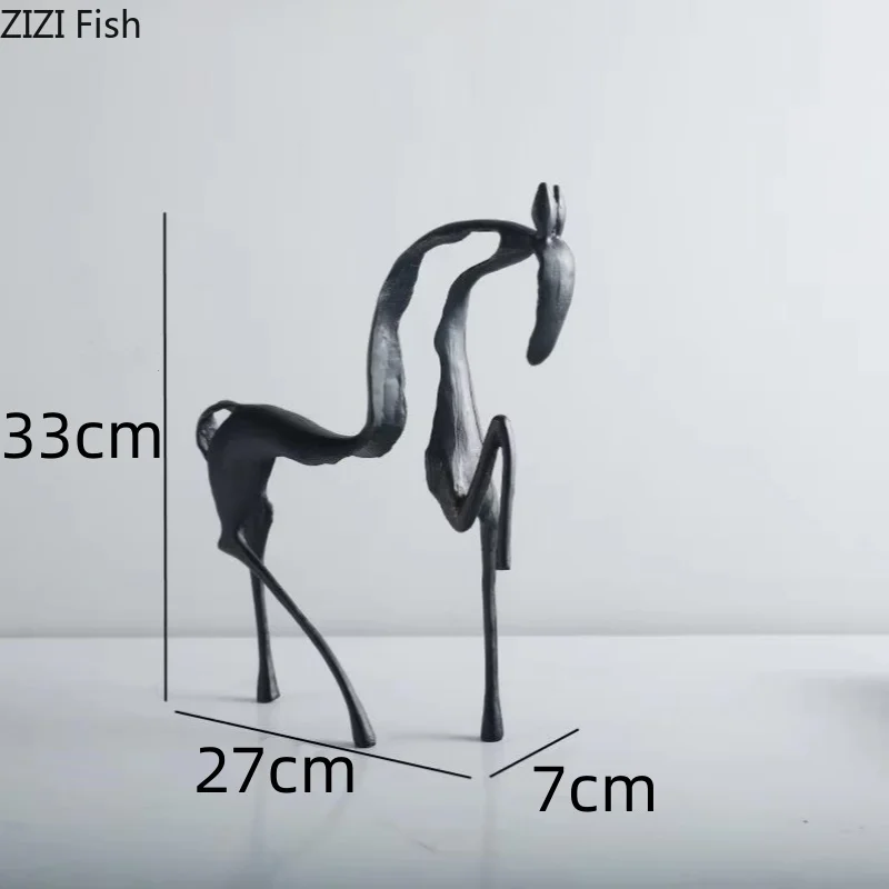 

Металлическая статуэтка лошади