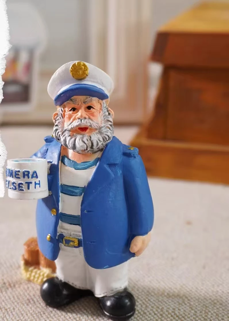 

Фигурка "Капитан морского работника" из смолы