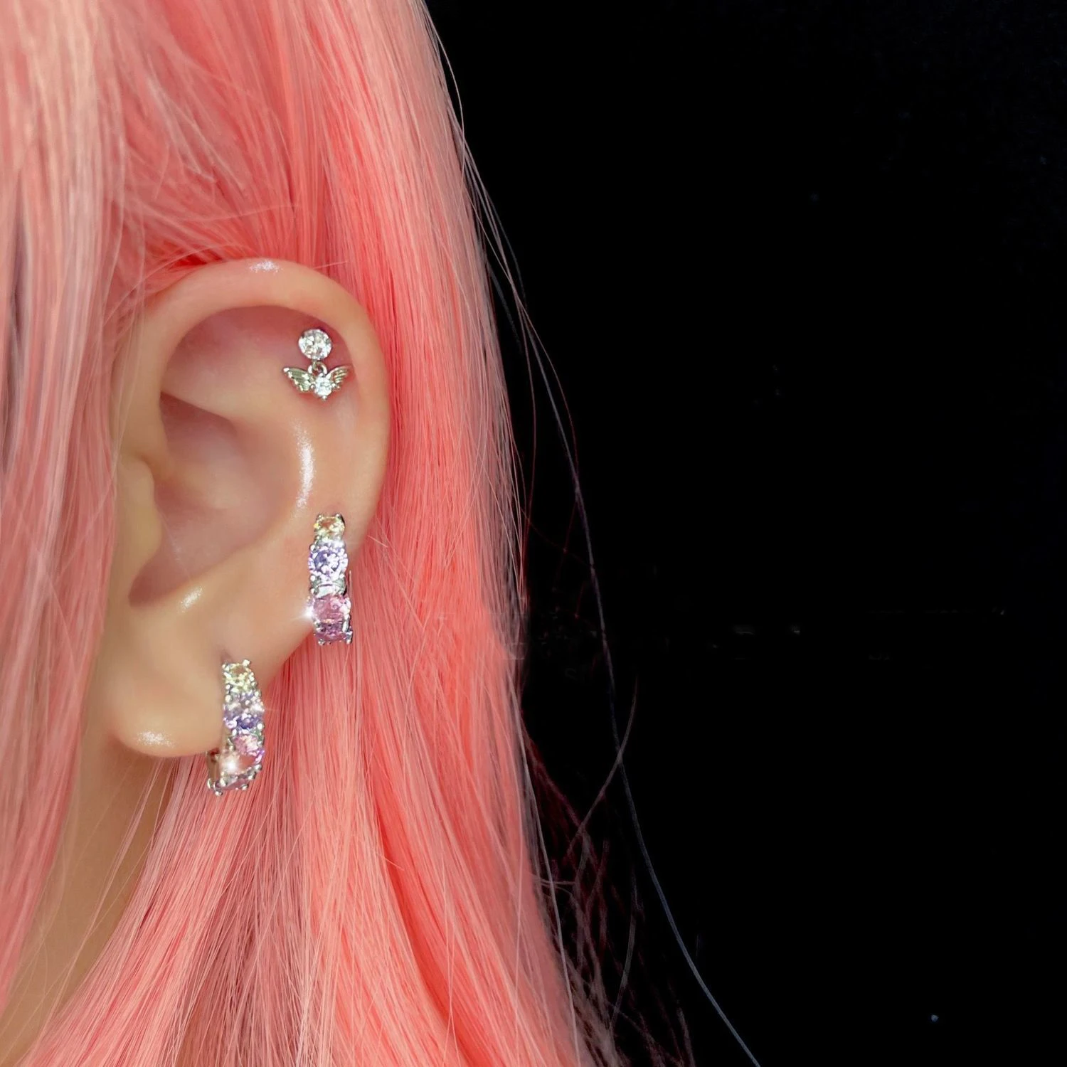 

Cool Purple Pink Zirconia Small Hoop Earrings for Women Girls Sweet Wing Angel Piercing Cartilage Stud Earrings Party Jewelry Gi