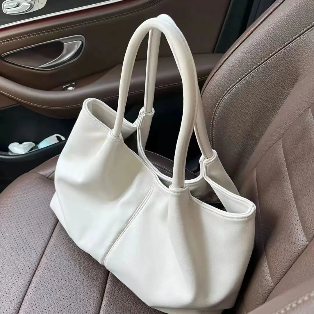 

Japan-Korea Advanced Sense Large Capacity Commuter Bag Niche Fashion PU Leather Material Everyday Shoulder Bag Magnetic Snap