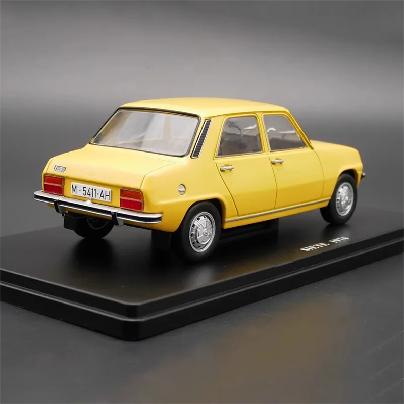 Литой в масштабе 1:24 Ixo Siete 1974 модель автомобиля из сплава готовый продукт серия