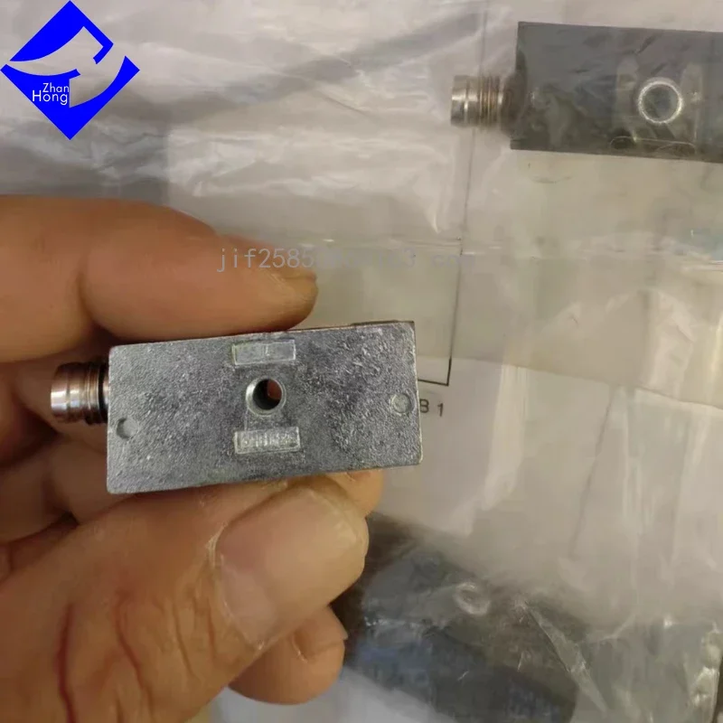 FESTO Подлинный Оригинал 150848 SMEO-1-S-LED-24-B 150927 ЗБХ-9 150980 JMFH-5/2-D-1-C 151007 J-5/2-D-1-C Цена