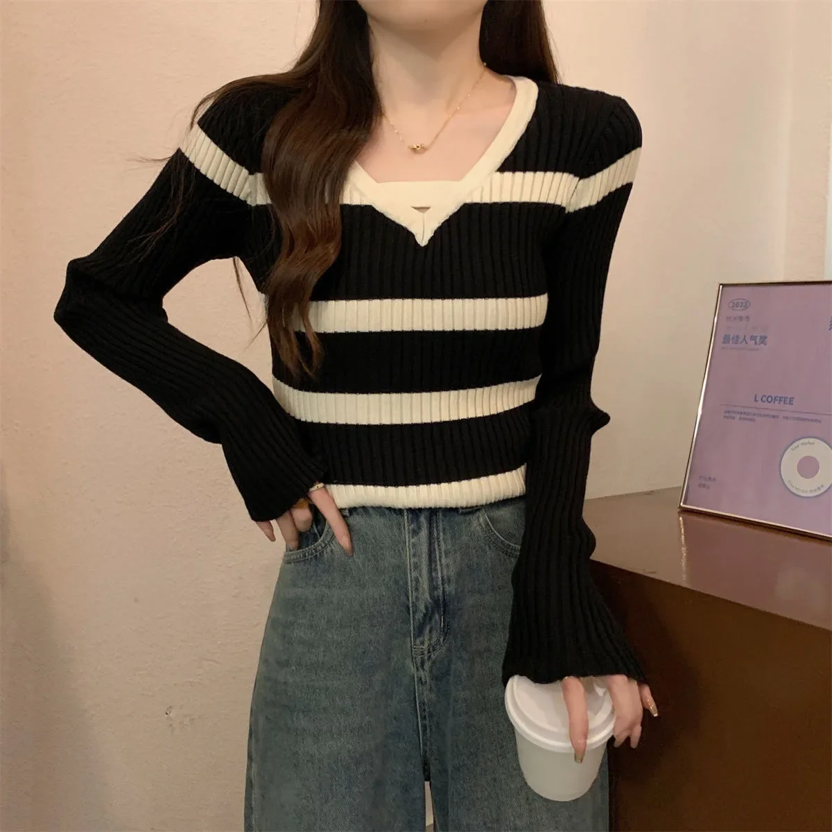 

spring Autumn Sweater Women's v-neck stripe Pullover apricot Knitwear Trending Sweaters Women's Trumpet Sleeve casual slim Tops