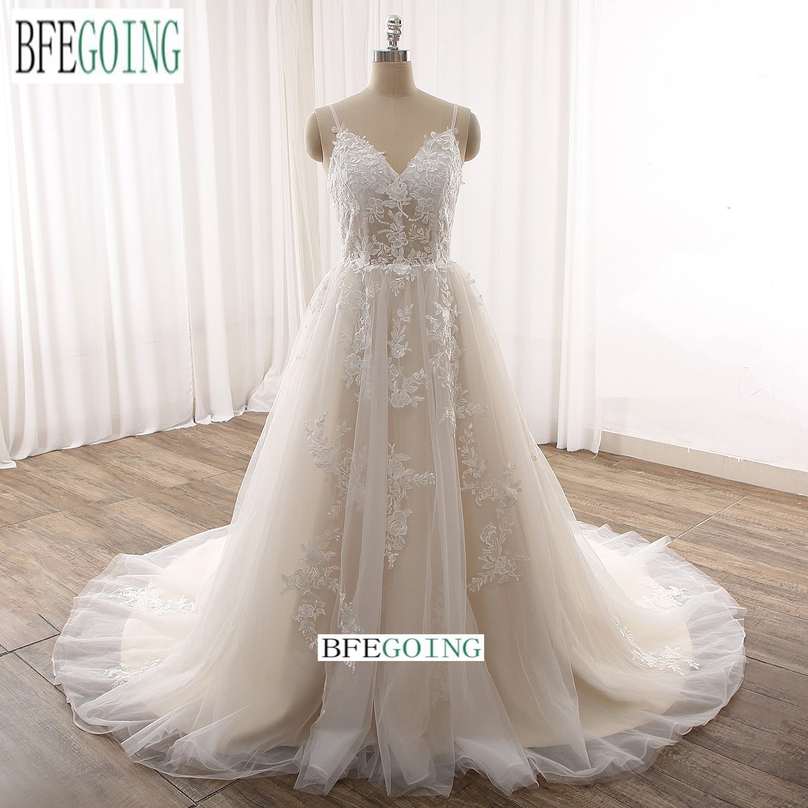 Champagne Tulle Organza Lace Appliques V-Neck A-Line Wedding Dresses Chapel Train Custom Made Sleeveless Bridal Gowns