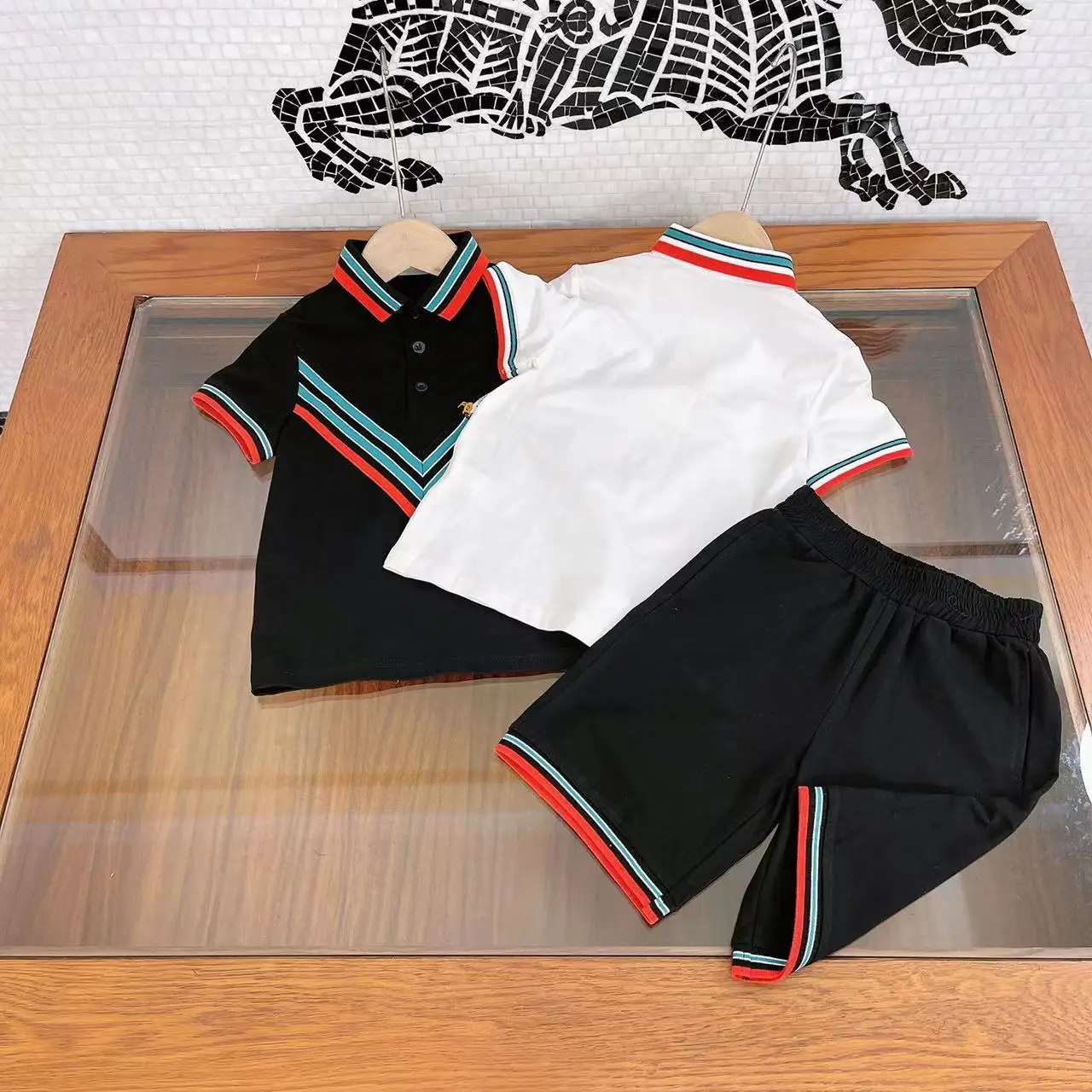 

Высококачественная детская одежда, Новинка лета 2022, Детская рубашка-поло с коротким рукавом и вышивкой в западном стиле для мальчиков + шорт...