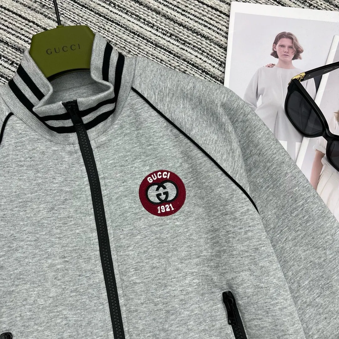 Модный костюм