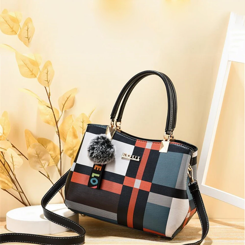 Luxury Designer Handbag for Women 2022 Trend Ladies Crossbody Bags Hairball Women's Shoulder Messenger Bag Brand Leather Totes