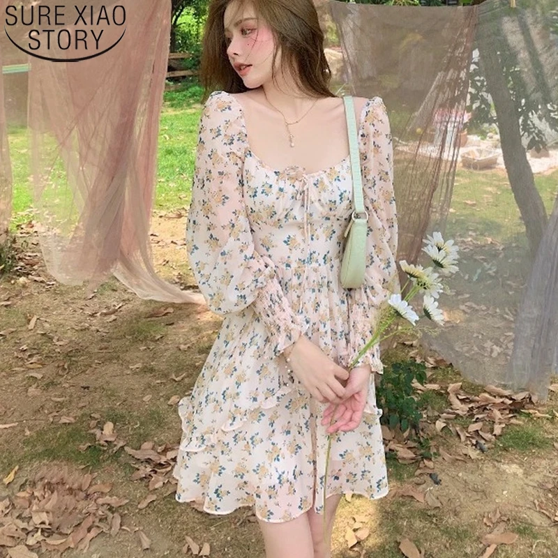 

Женское платье с рукавами-фонариками и оборками