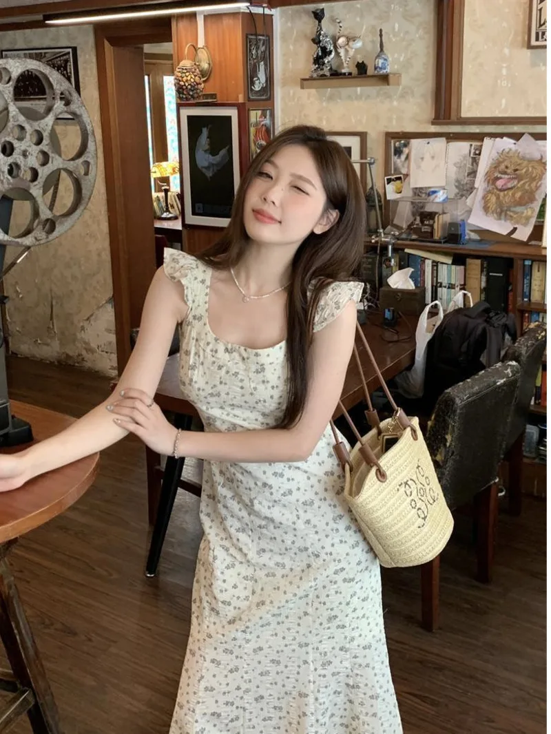 Женское длинное платье с рукавами-фонариками приталенное цветочным принтом