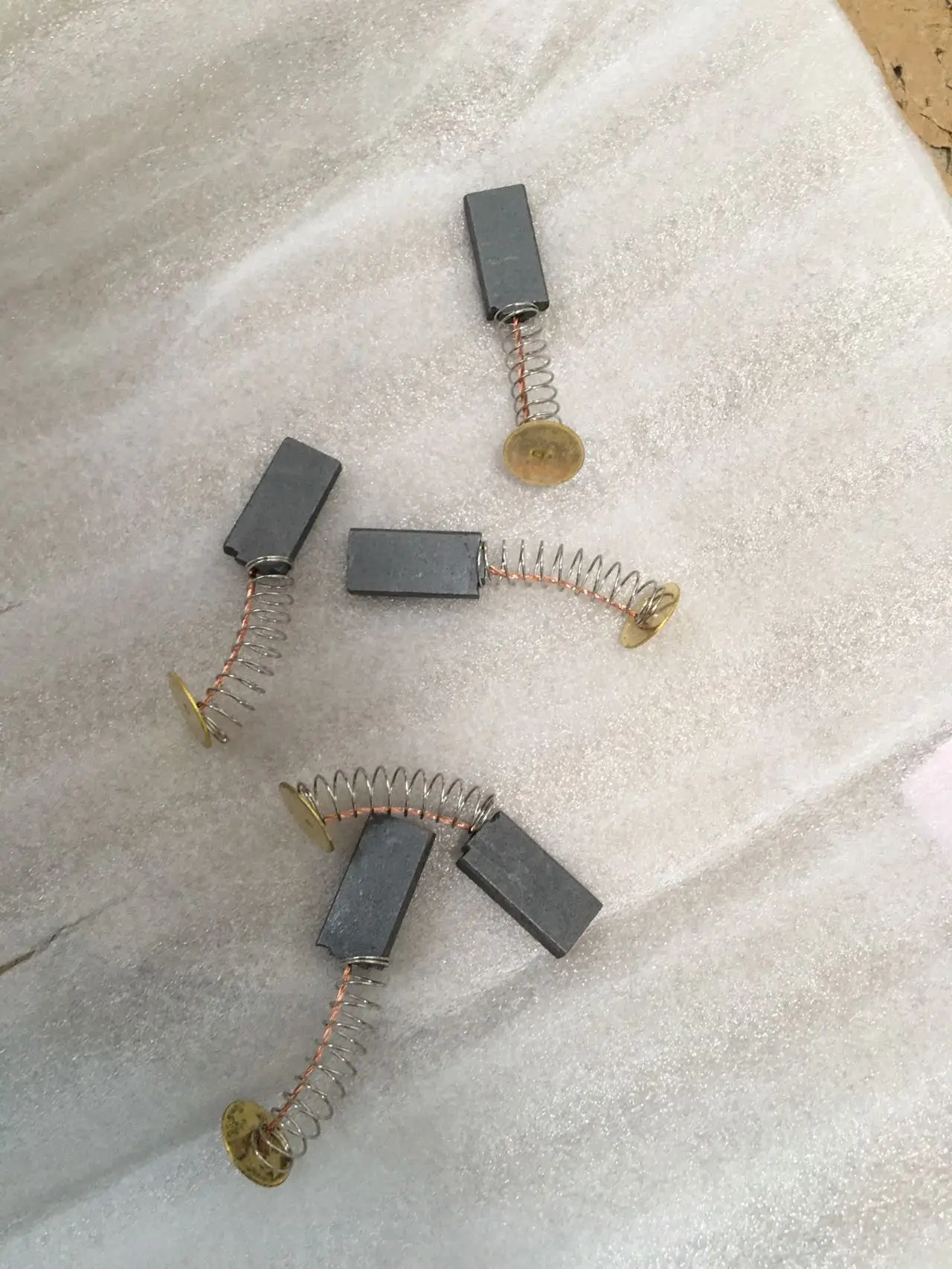 

Угольная щетка 3.5*10*20 мм