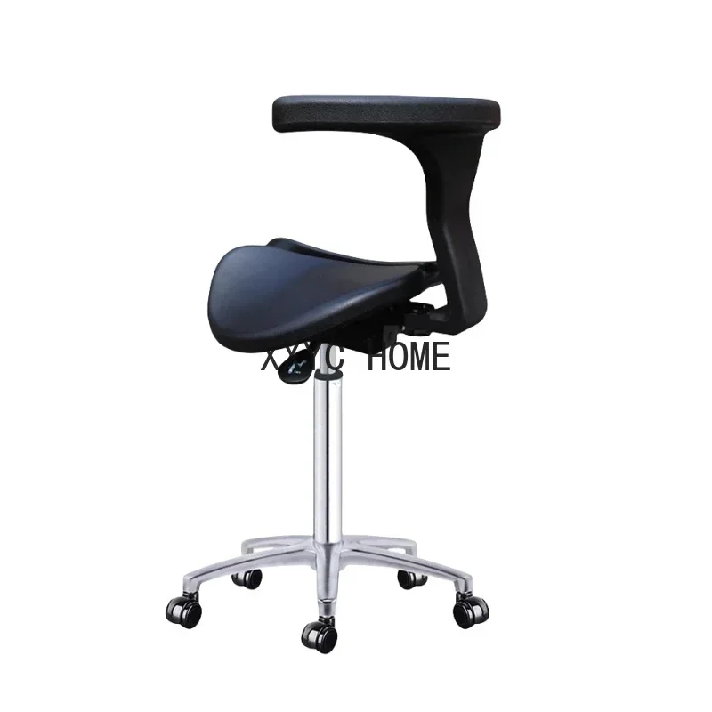 Задний столбик с эргономичным многоуровневым регулировщиком