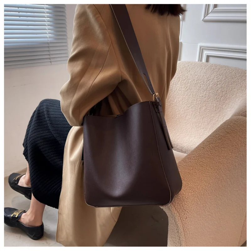 Fashion Luggage &Bags Women's Handbags Crossbody  NEW Retro Capacity Commuter Bucket Leisure PU Waterproof Black Ladies Bolsos