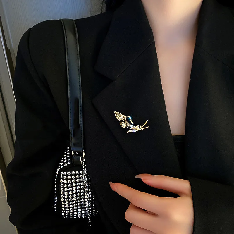 

Trend Rhinestone Rose Brooch Korea Fashion Suit Dress Brooch Personality Elegant Simple Brooch Jewelry For Women 2022 New