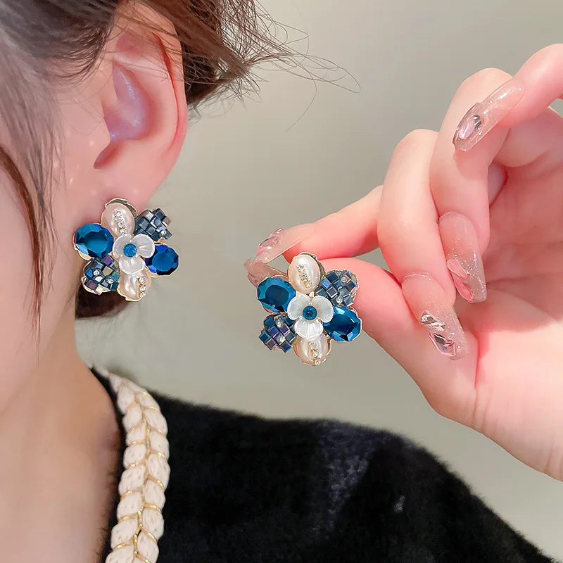 

KAITIN Pearl Inlaid Diamond Flower Crystal Earrings for Women French Style Retro Atmosphere Daily Versatile Stud Earrings Female