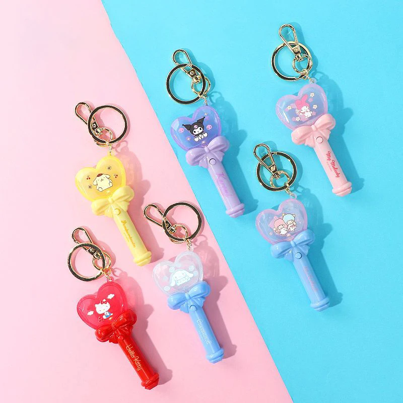 

9 см Sanrios Kawaii Cinnamoroll Kuromi My Melody Hello Kittys светильник ящаяся волшебная палочка кулон Милая аниме мультфильм брелок очарование