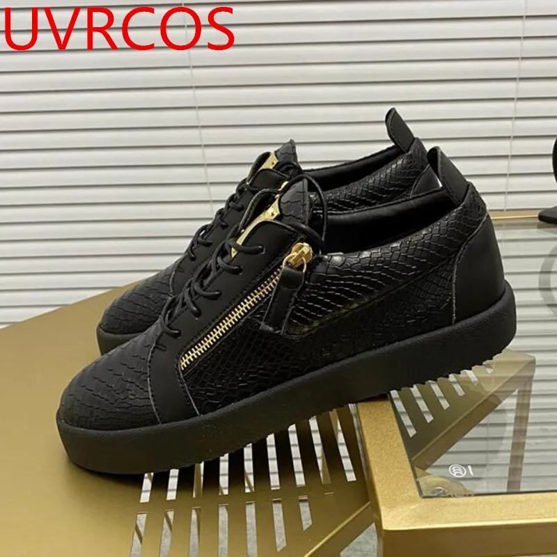 

Высокие мужские кроссовки черного цвета со змеиной кожей, повседневные модные роскошные кроссовки на молнии в стиле хип-хоп, мужские дизайн...