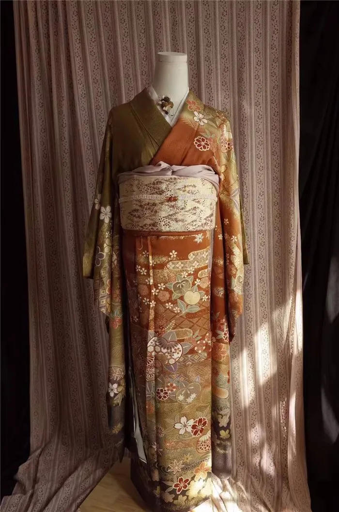 Японское традиционное официальное кимоно женское из Киотского шелка с