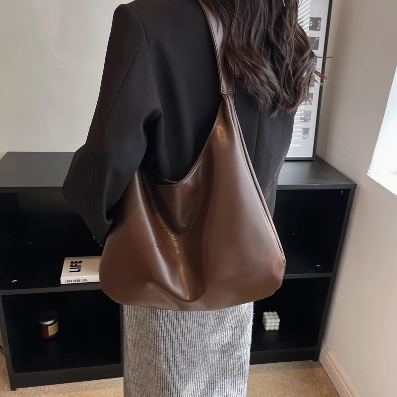 Luxury Brand Vintage Leather Design Shoulder Side Bags for Women 2023 Trend High Capacity Bucket Hobo Bag Handbags and Purses