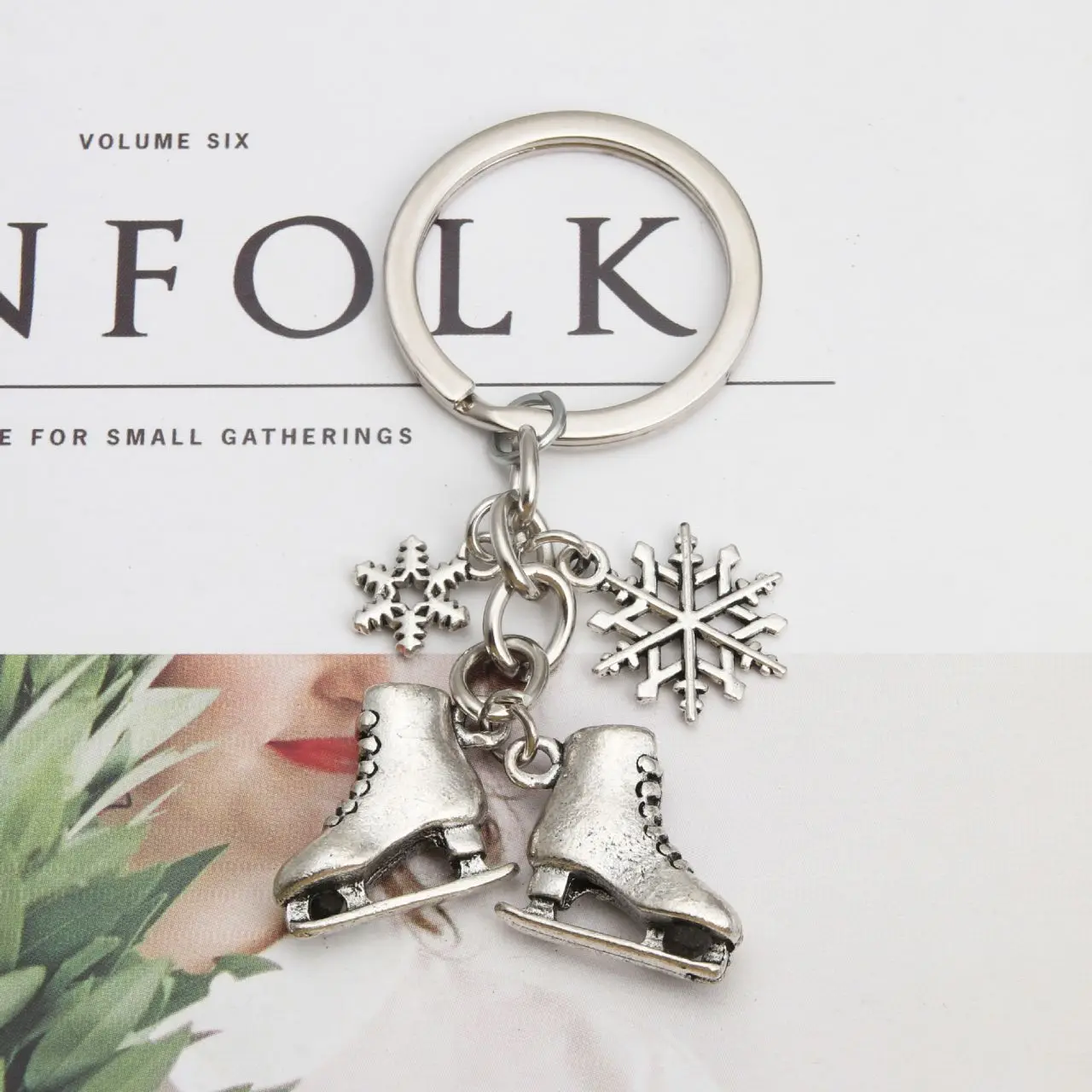 

Европейский и американский хит продаж спортивный Рождественский подарок фигурка коньки Снежинка Сплав Брелок